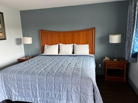 1 bedroom, desk, free WiFi, bed sheets. Holiday Motel