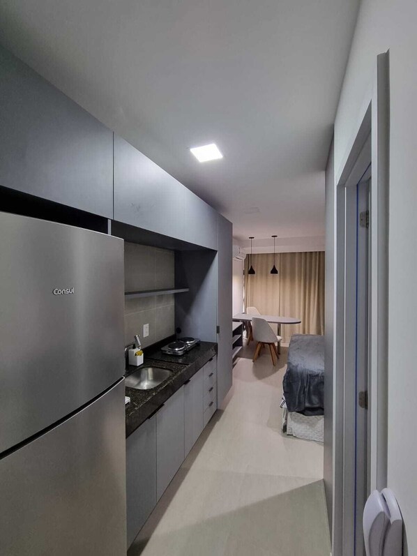 1 habitación, escritorio, tabla de planchar con plancha y wifi 