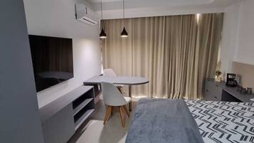 1 quarto, escrivaninha, ferros/tábuas de passar roupa, Wi-Fi