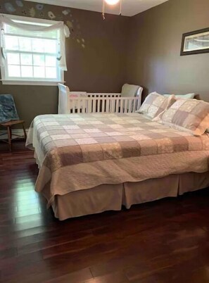 3 chambres, fer et planche à repasser, Wi-Fi, draps fournis