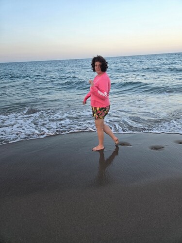 1 Minute walk to Private Beach!