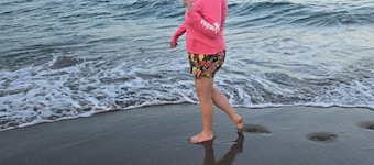 1 Minute walk to Private Beach!