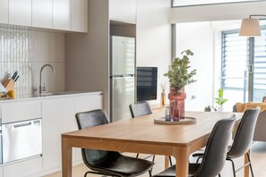 One Bedroom Apartment | Dineren in de kamer