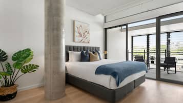 Apartemen | 1 kamar tidur, didekorasi berbeda-beda, dan meja kerja