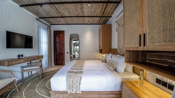 Minibar, in-room safe, desk, laptop workspace