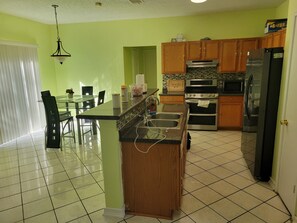 Refrigerador y utensilios de cocina 