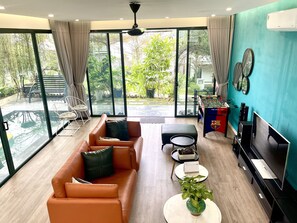 Grand Villa, 4 Bedrooms | Living area