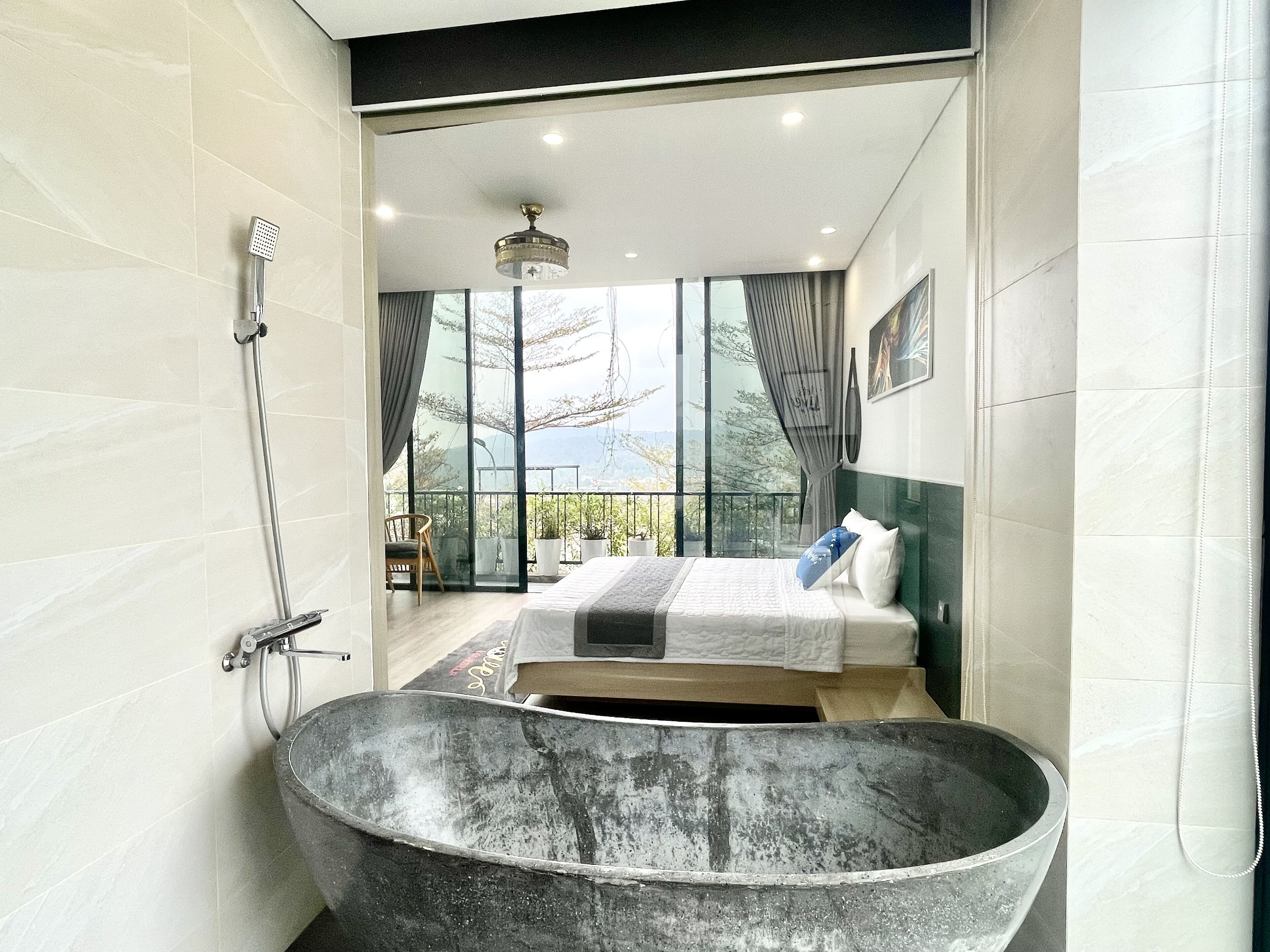 Villa Grand, 4 habitaciones | Baño | Artículos de higiene personal gratuitos, secador de pelo y albornoces