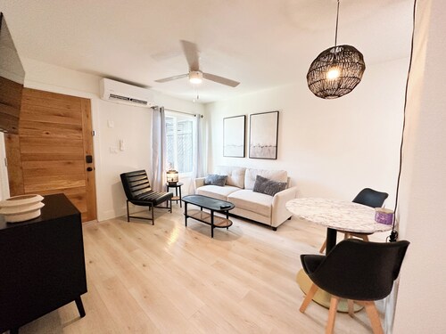 Updated 2-bedroom Apartment close to Hospitals. Located 1 mile from HWY 99.