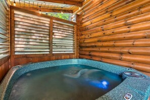 Indoor spa tub