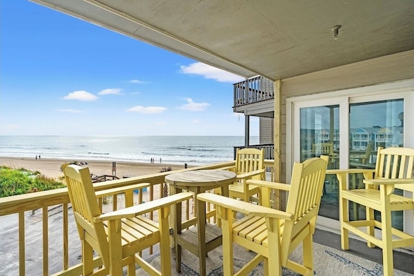 Beautiful ocean view perfect for your morning coffee to watch the sunrise