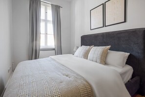 2 chambres, fer et planche à repasser, Wi-Fi, draps fournis
