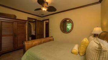 3 bedrooms, iron/ironing board, Internet, bed sheets