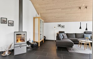 Smart TV y chimenea 