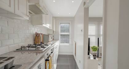 Apartment-Sleeps3-Heating-Television-Internet