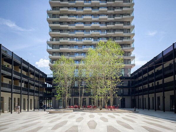 Exterior - Sunny Landstraße 2BR w/ Gym & Pool, nr U3 Station, by Blueground (Vienna)