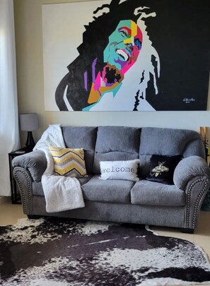 تلفزيون ذكي، كُتُب، ستيريو