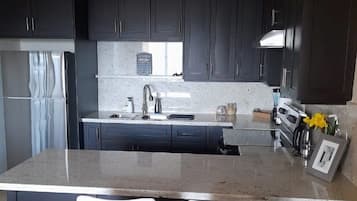 冰箱、微波炉、烤箱、炉灶