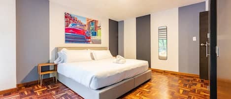 3 bedrooms, iron/ironing board, WiFi, bed sheets