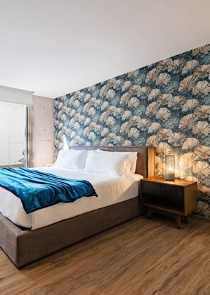3 habitaciones, tabla de planchar con plancha, wifi y ropa de cama 