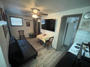 智能電視、書籍、電腦螢幕