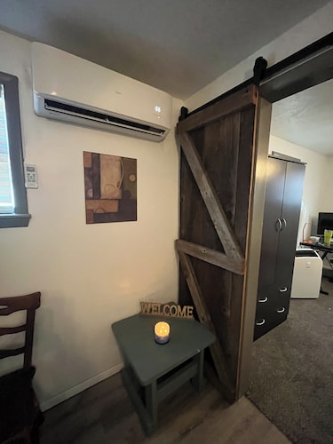 Bedlam Barn apartment! Cozy, cute, Safe! Minutes to OSU, casino, golf! Remodeled