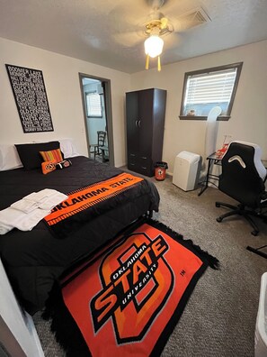 2 bedrooms, in-room safe, desk, WiFi