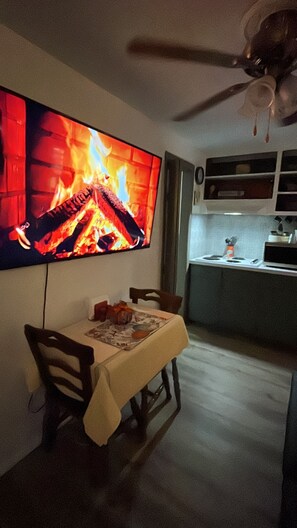 Dining - Bedlam Barn apartment! Cozy, cute, Safe! Minutes to OSU, casino, golf! Remodeled (Perkins)