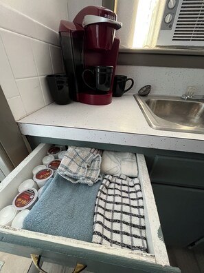 Fridge, microwave, oven, stovetop - Bedlam Barn apartment! Cozy, cute, Safe! Minutes to OSU, casino, golf! Remodeled (Perkins)