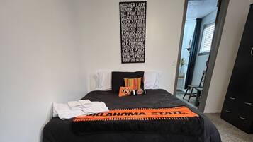 2 bedrooms, in-room safe, desk, WiFi