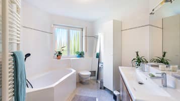 Kylpyamme, ilmaiset hygieniatuotteet, pyyhkeet