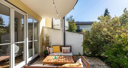 Holiday Apartment 'Sam's Homestay' with Terrace, Garden & Wi-Fi