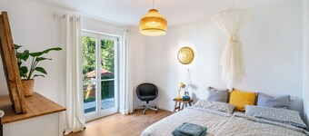 Holiday Apartment 'Sam's Homestay' with Terrace, Garden & Wi-Fi