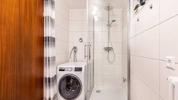 Doccia, asciugacapelli, asciugamani