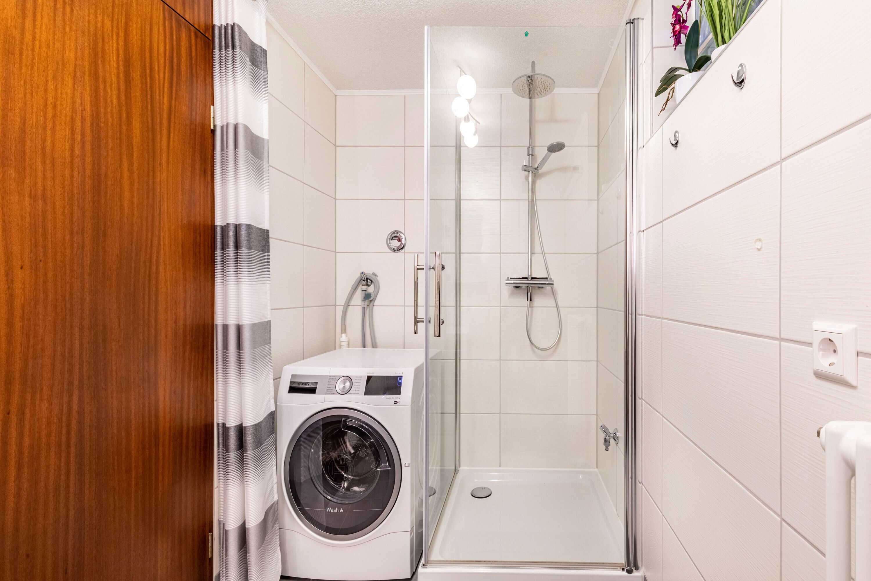 Dusch, hårtork och handdukar