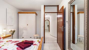 1 bedroom, iron/ironing board, free WiFi, bed sheets