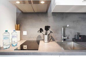 Refrigerador, microondas, horno, placa de cocina