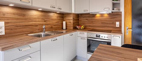 Kühlschrank, Ofen, Herdplatte, Geschirrspüler