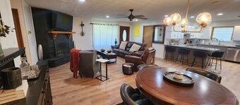 Lake Sam Rayburn, 5 min to boat launch!