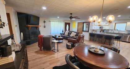 Lake Sam Rayburn, 5 min to boat launch!