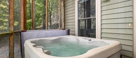 Indoor spa tub