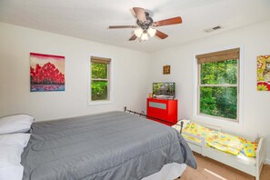 3 habitaciones, escritorio, wifi y ropa de cama