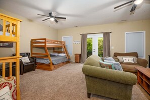 3 bedrooms, desk, WiFi, bed sheets - Moonshine Mountain | Hot tub & fire pit | Bryce Resort (Basye)