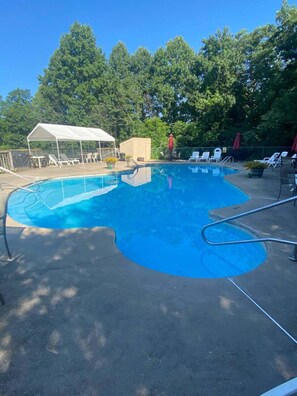 Pool - Moonshine Mountain | Hot tub & fire pit | Bryce Resort (Basye)