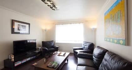 2br, Safe, Locked Parking & Close to Transport