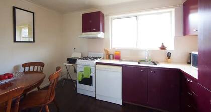 2br, Safe, Locked Parking & Close to Transport