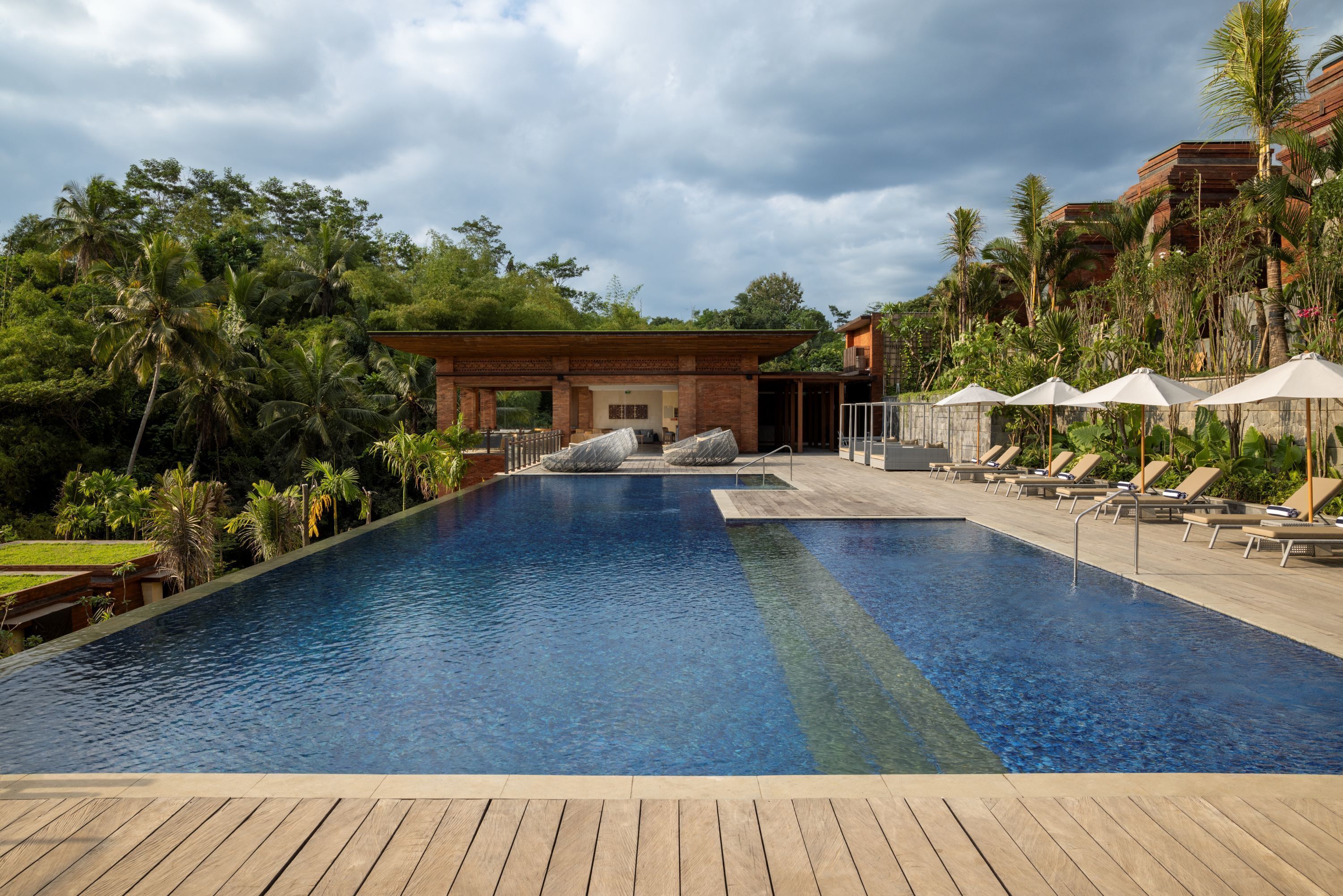 Outdoor pool, pool umbrellas, sun loungers