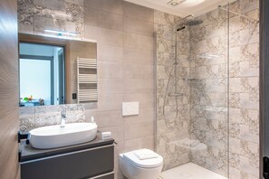Shower, towels