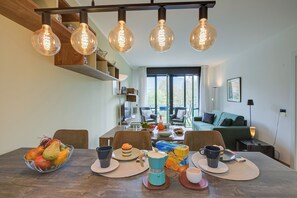 Dining - Porto Letizia P5, Porlezza, Italy (Porlezza)