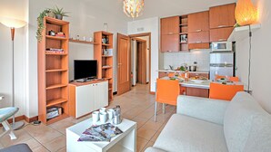 A modern apartment with a living room, dining area, and kitchen. - Porto Letizia S11 B1, Porlezza, Italy (Porlezza)